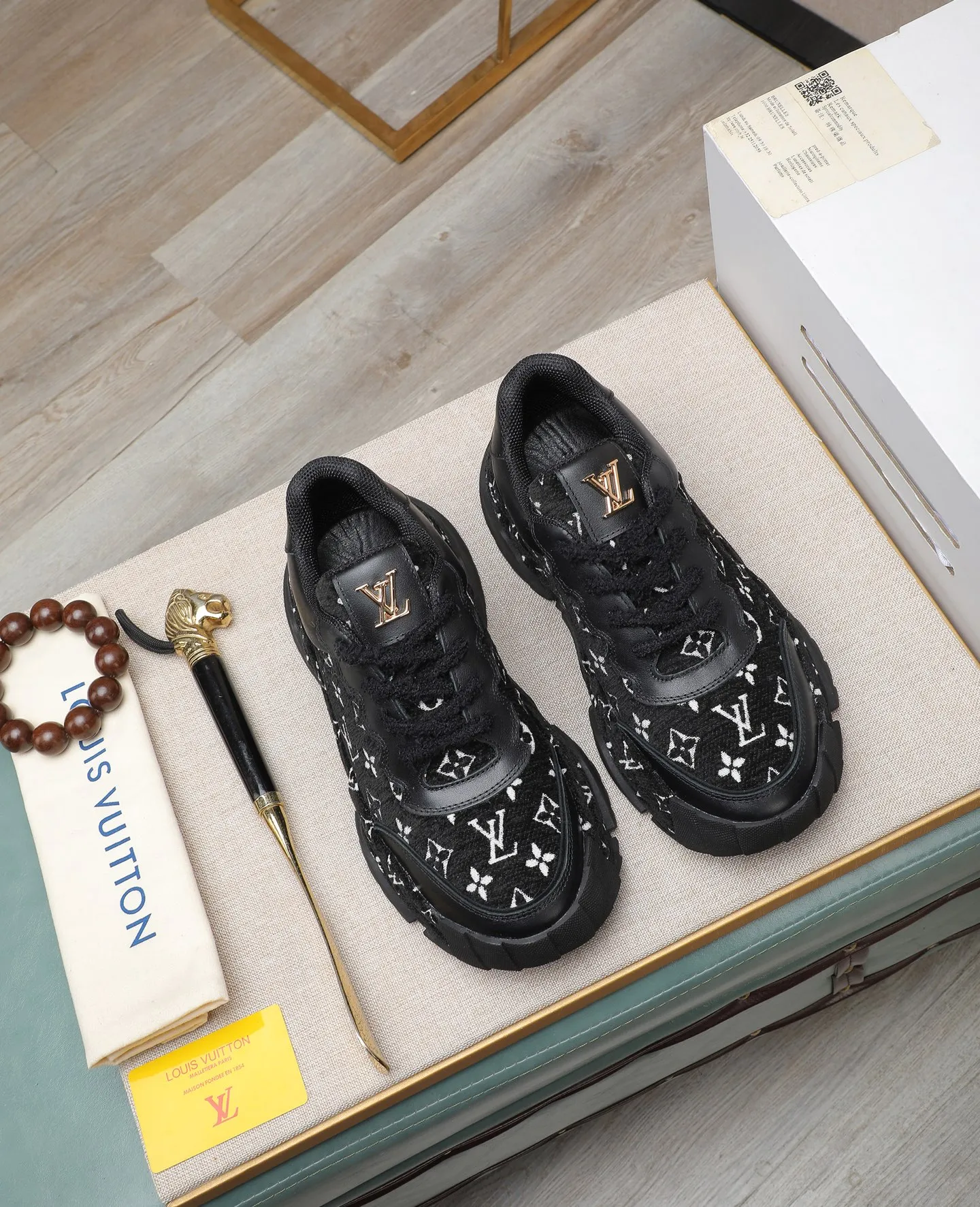 Men's shoes 💰600 LV are novel and fashionable, and the uppers are made of imported cowhide + LV special materials! Super trendy design! It’s eye-catching! The leather is soft, delicate, shiny and translucent, showing the ultimate in pure handcraftsmanship, and the mesh is soft, comfortable and breathable! Size: 39-44 (38 45 customized)